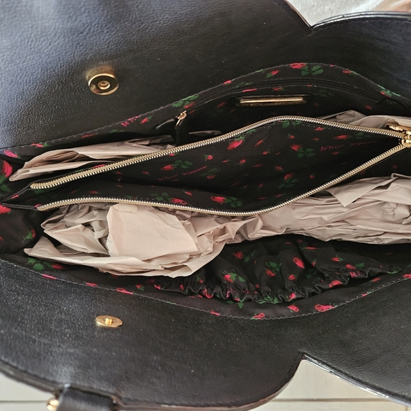 Betsey Johnson LARGE Heart Tote Purse-New w/tags - Picture 2 of 7